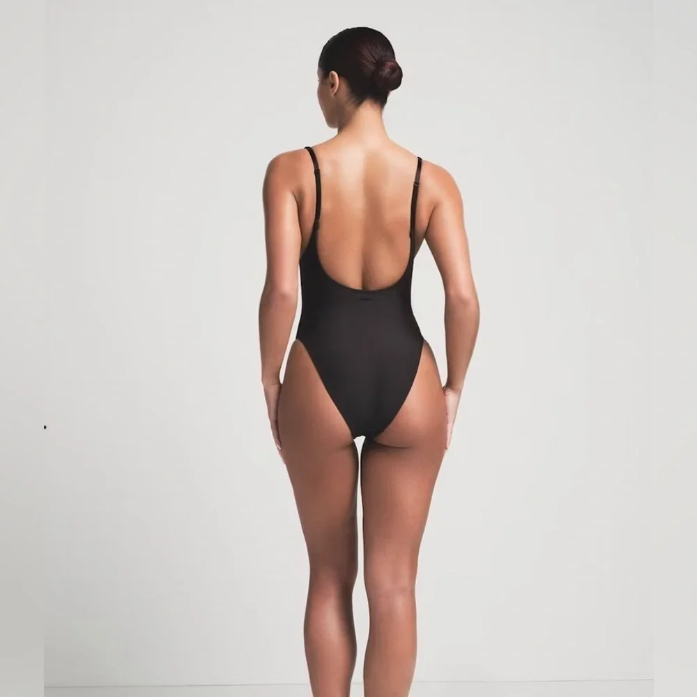 NWT SKIMS SCOOP NECK ONE PIECE, In Onyx size 3X